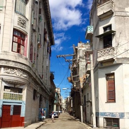 Típica rua em Havana