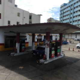 Posto de combustível no bairro de Vedado, em Havana